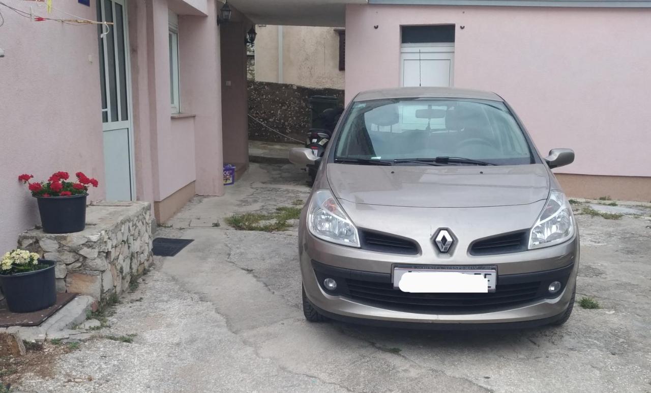 Ivana Szybenik Zewnętrze zdjęcie